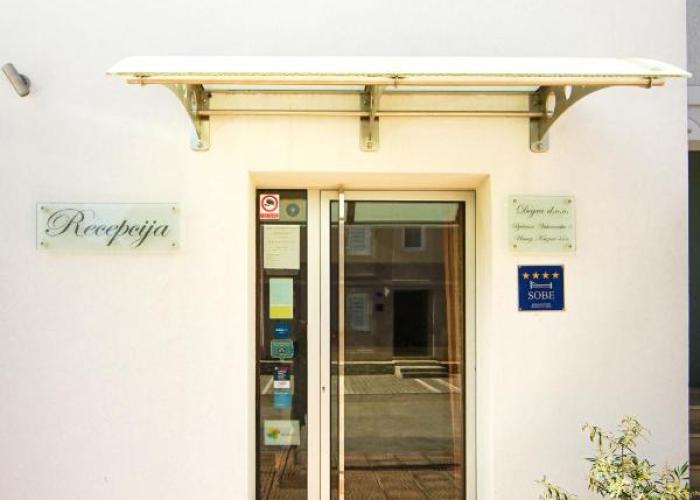 Apartments and Rooms Degra
