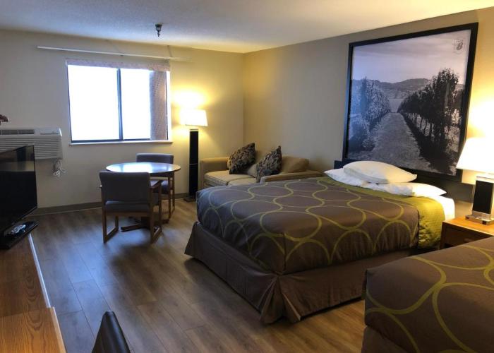 Super 8 by Wyndham Salmon Arm