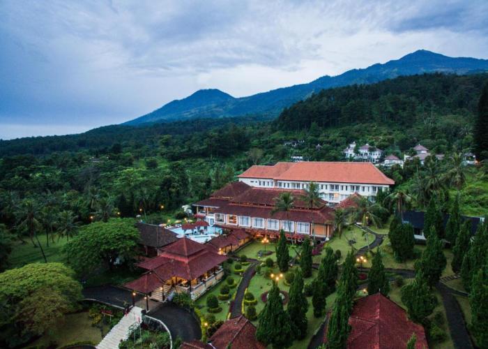 Royal Hotel and Villas Trawas