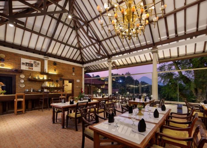 Royal Hotel and Villas Trawas