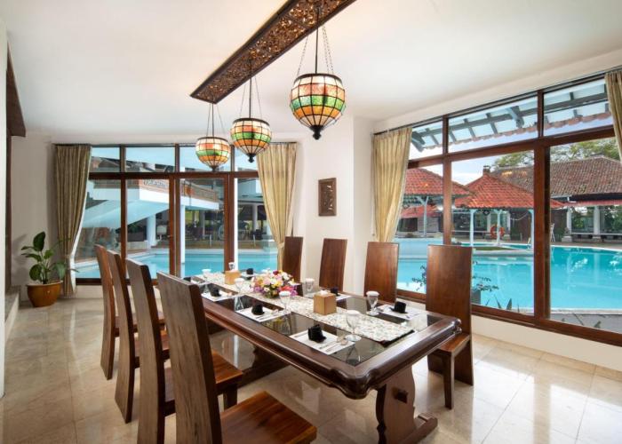 Royal Hotel and Villas Trawas