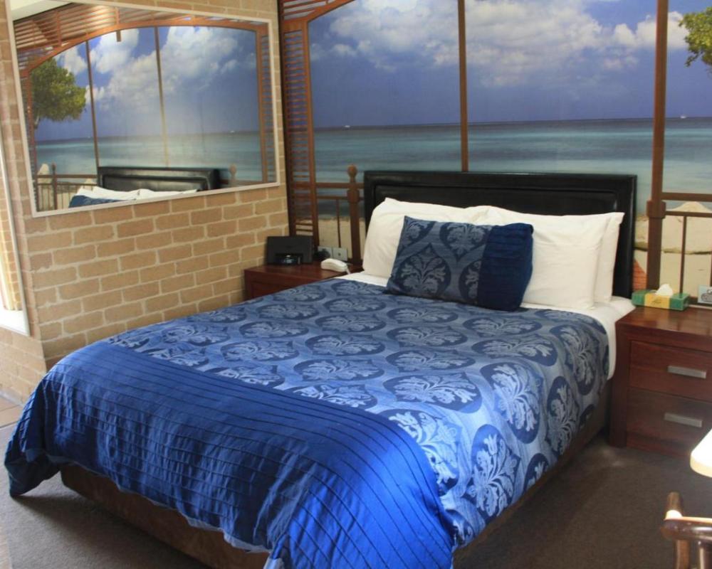 Grand Manor Motor Inn