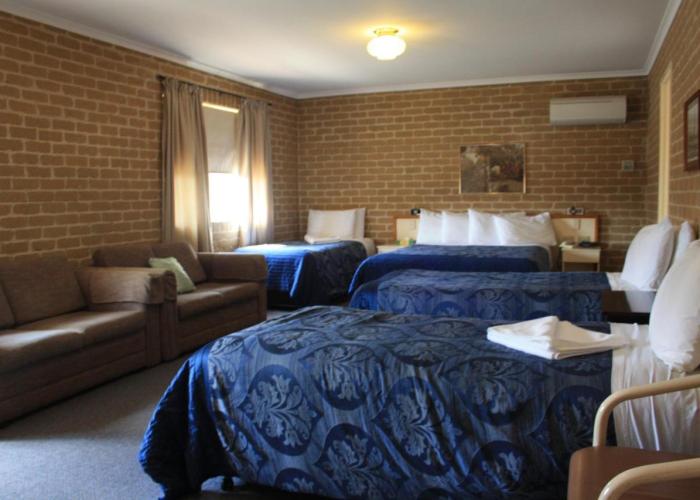 Grand Manor Motor Inn