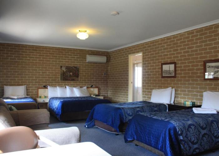 Grand Manor Motor Inn
