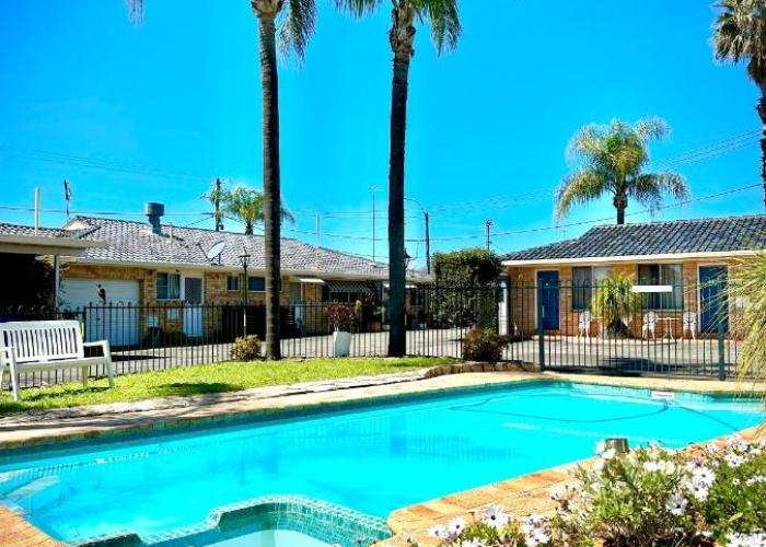 Town and Country Motor Inn