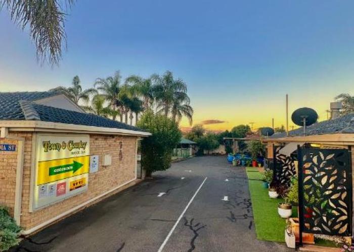 Town and Country Motor Inn