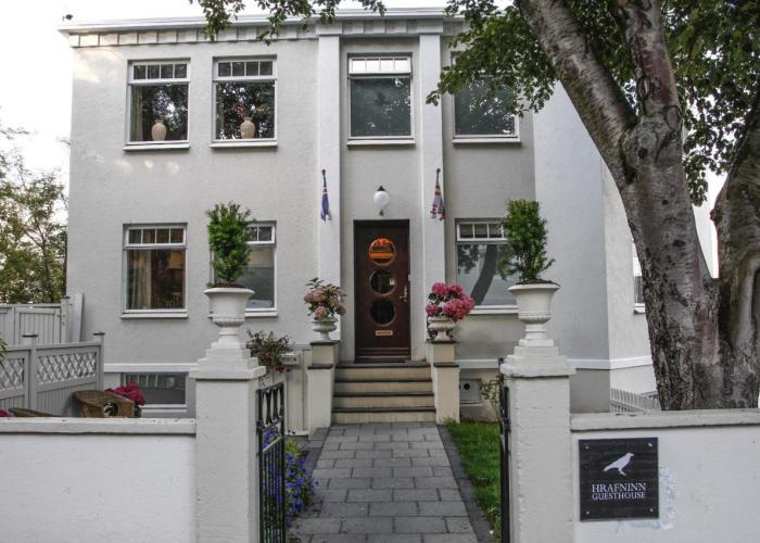 Hrafninn Guesthouse