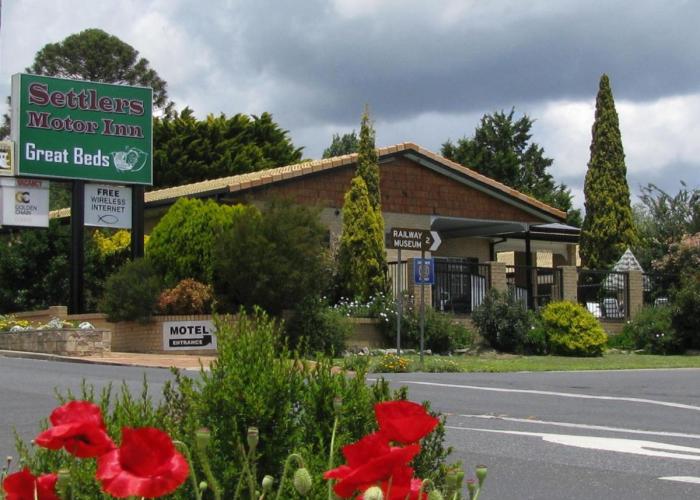 Settlers Motor Inn