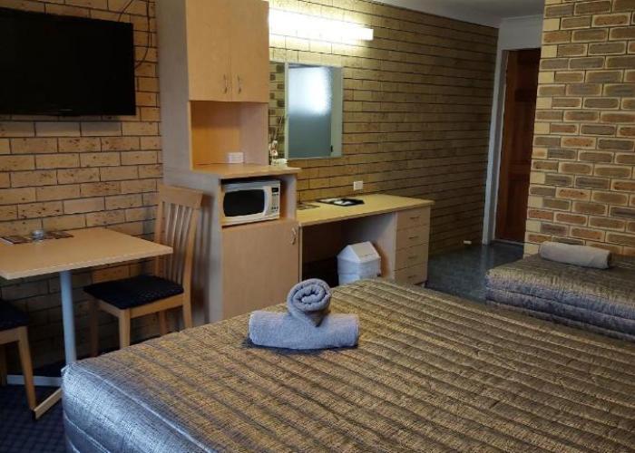 Settlers Motor Inn