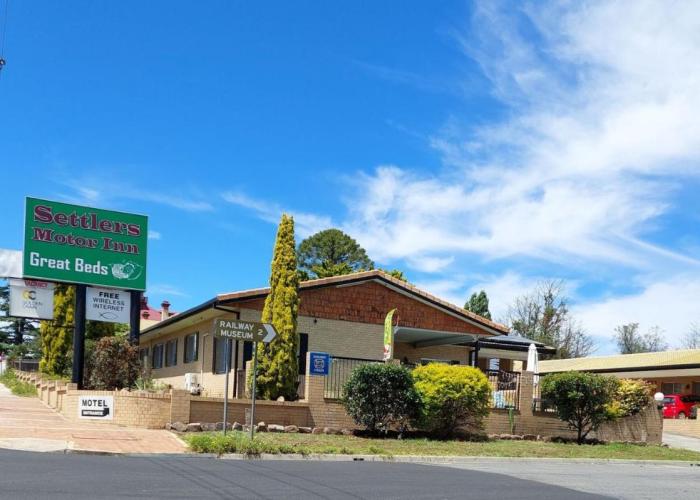 Settlers Motor Inn