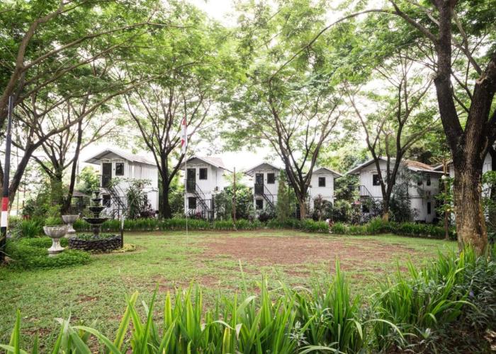 Royal Hotel and Outbound Trawas
