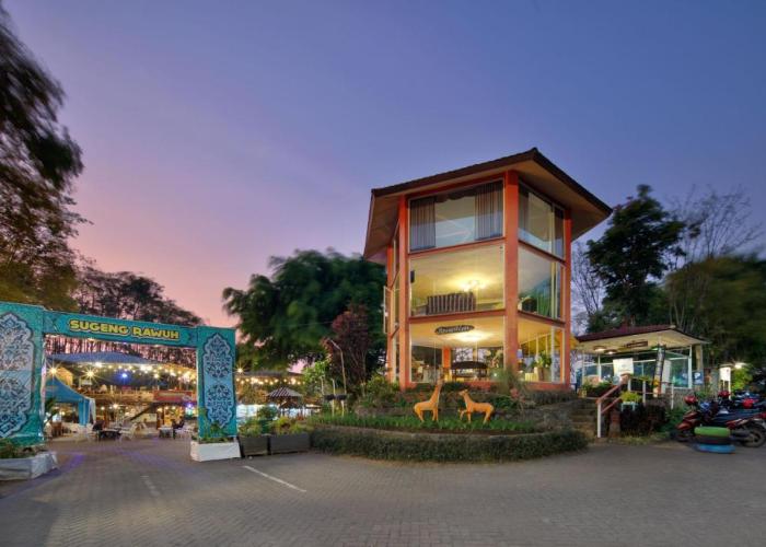 Royal Hotel and Outbound Trawas