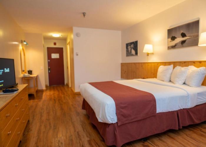 Canadas Best Value Inn- Riverview Hotel