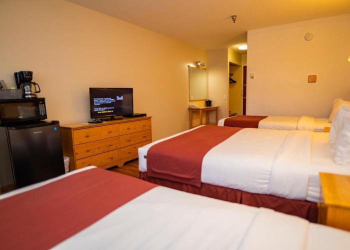 Canadas Best Value Inn- Riverview Hotel