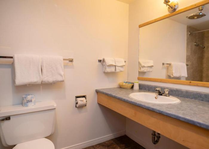 Canadas Best Value Inn- Riverview Hotel