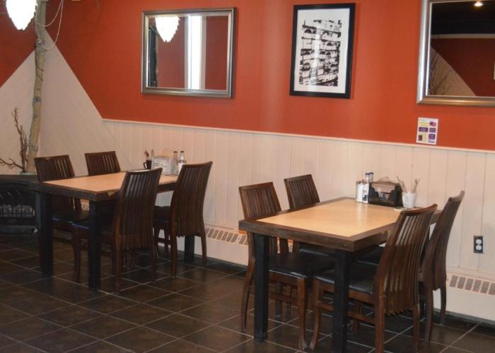 Canadas Best Value Inn- Riverview Hotel