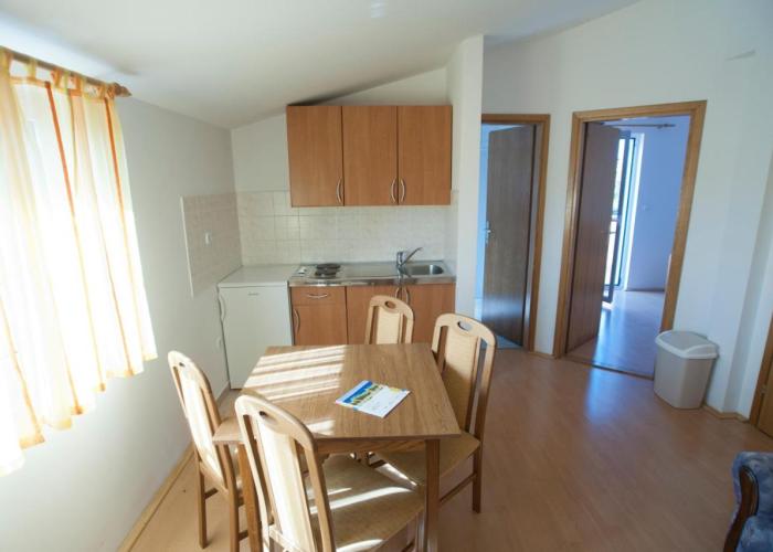 Apartments Maric with parking