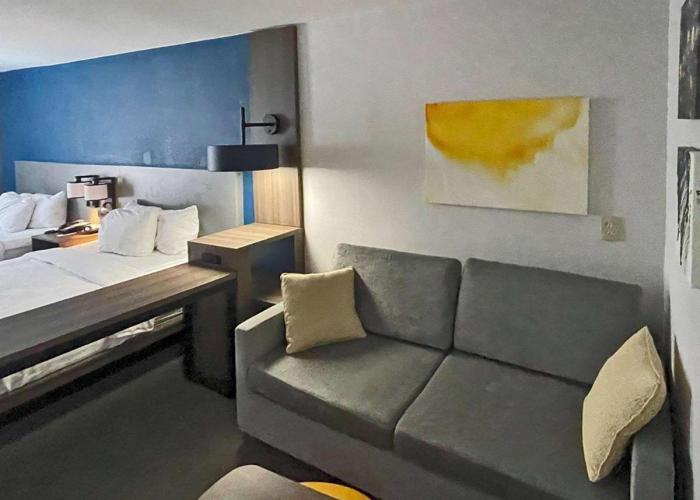 Springdale Inn & Suites