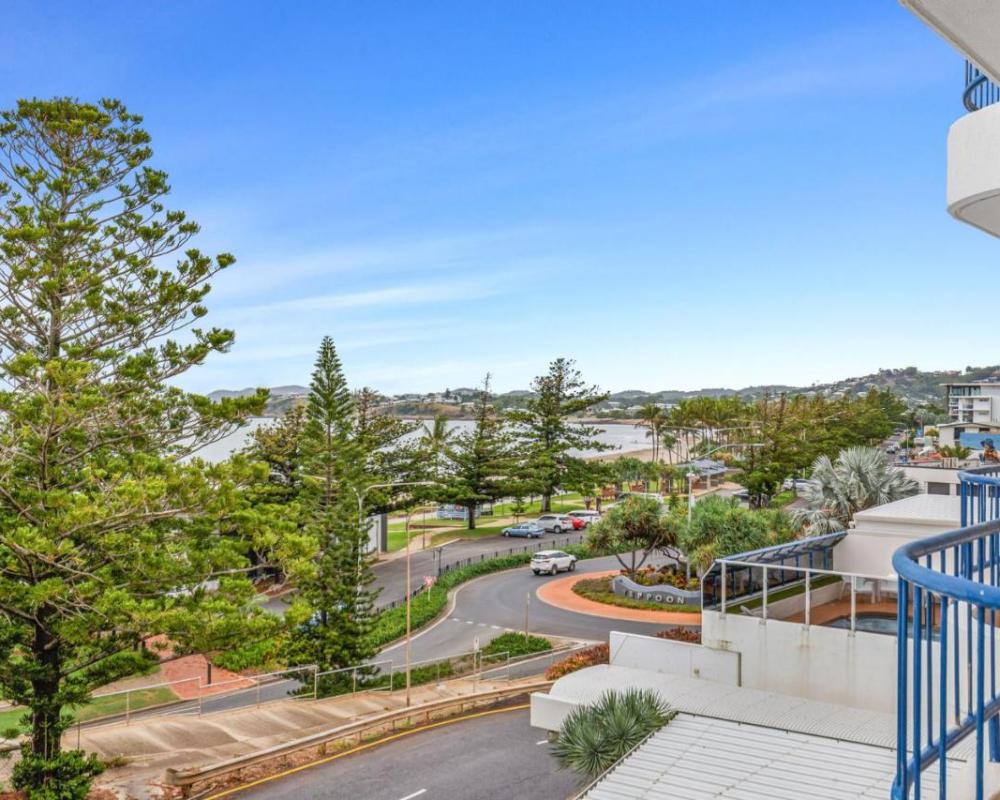 фото Bayview Tower