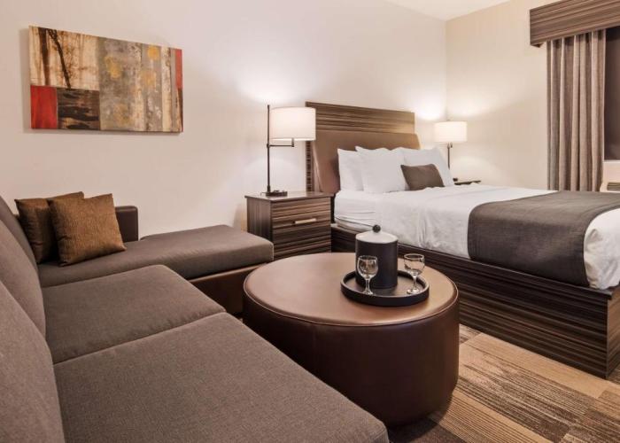 Best Western Plus Airport Inn & Suites