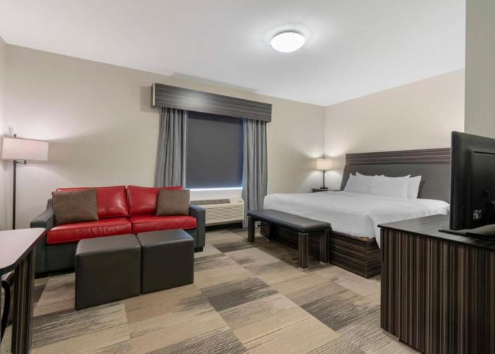Best Western Plus Airport Inn & Suites