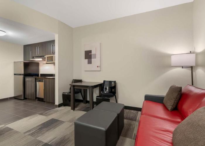 Best Western Plus Airport Inn & Suites