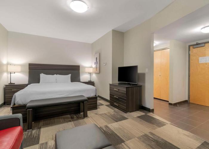 Best Western Plus Airport Inn & Suites