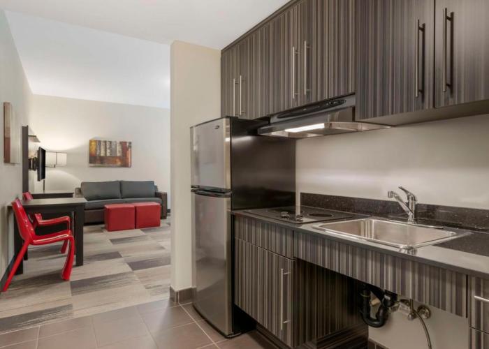 Best Western Plus Airport Inn & Suites