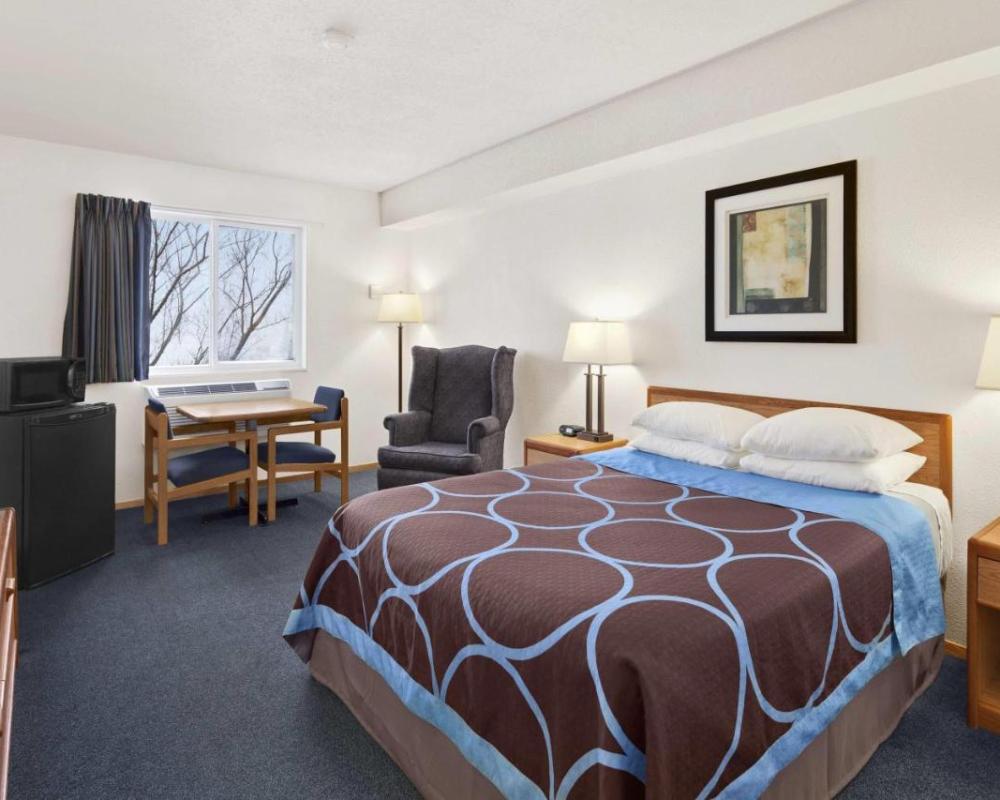 Super 8 by Wyndham Swift Current