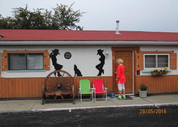 Tel-A-Friend Motel