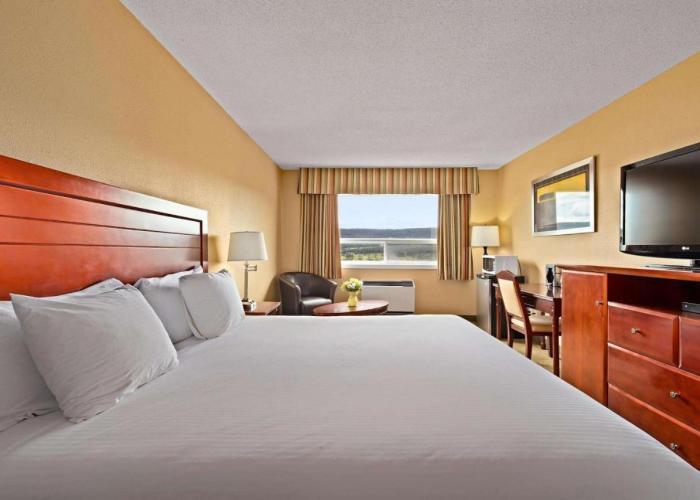 Coast Fraser Inn
