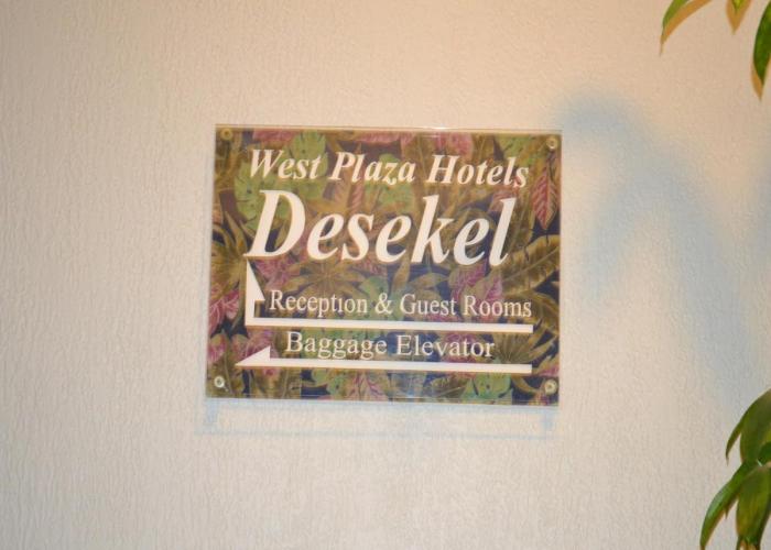 West Plaza Desekel