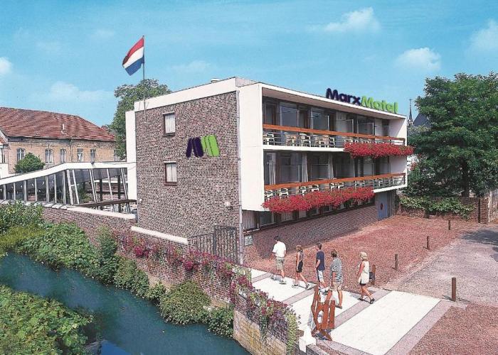 Marx Motel