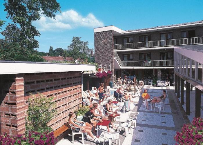 Marx Motel