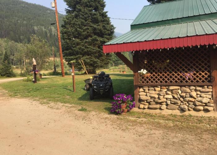 Summit River Lodge & Campsites