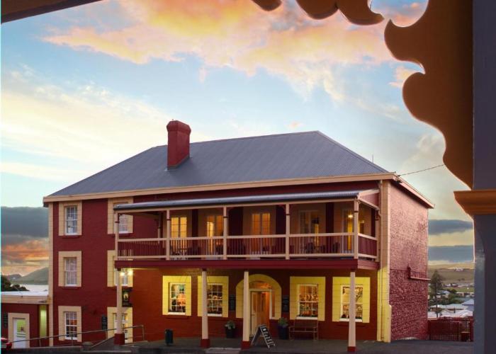 Stanley Hotel & Apartments