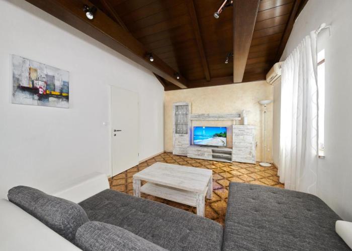 Apartments Gvarda