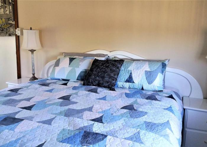 Must Love Dogs B&B & Self Contained Cottage