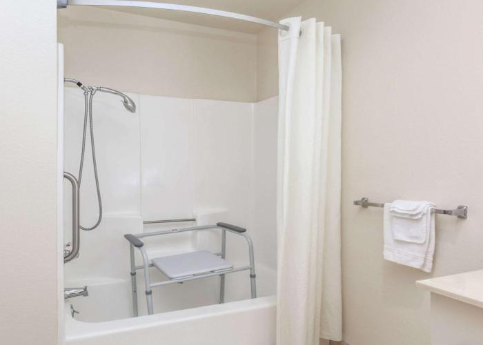 Super 8 by Wyndham Bakersfield/Central