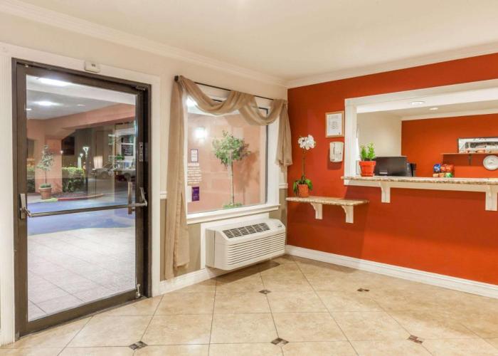 Super 8 by Wyndham Bakersfield/Central