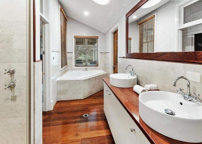 Caves House Hotel and Apartments