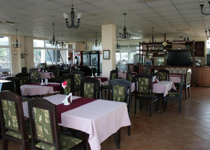 Ryan's Bay Hotel