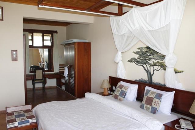 Ryan's Bay Hotel