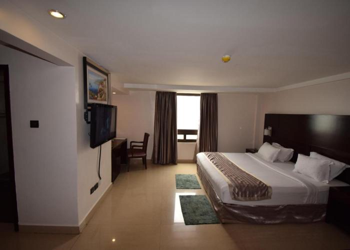 Noble House Hotel