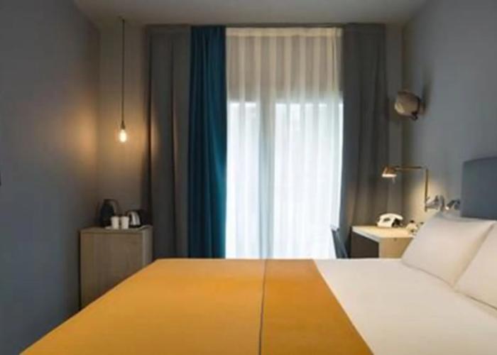 Yurbban Trafalgar Hotel