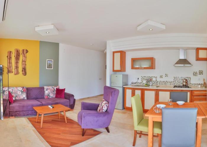 Kaş, merkezde, denize yakın, balkonlu, konforlu apart daireler