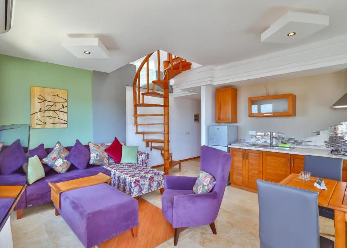 Kaş, merkezde, denize yakın, balkonlu, konforlu apart daireler