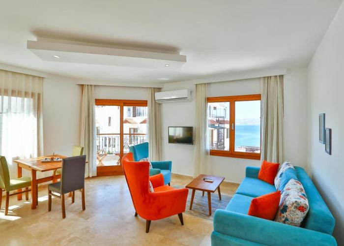 Kaş, merkezde, denize yakın, balkonlu, konforlu apart daireler