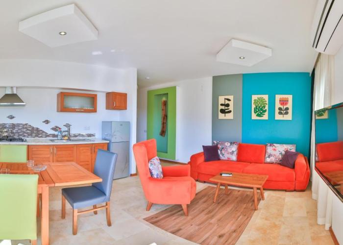 Kaş, merkezde, denize yakın, balkonlu, konforlu apart daireler