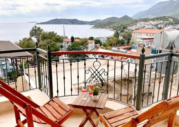 Kaş, merkezde, denize yakın, balkonlu, konforlu apart daireler